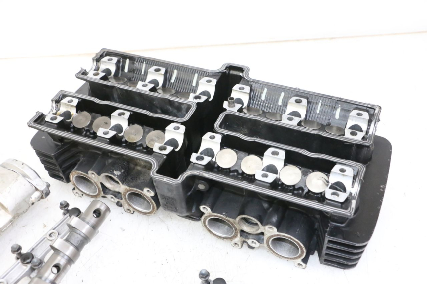 photo de GŁOWICA CYLINDRÓW YAMAHA FZS FAZER 600 (2001 - 2003) - Widok ogólny