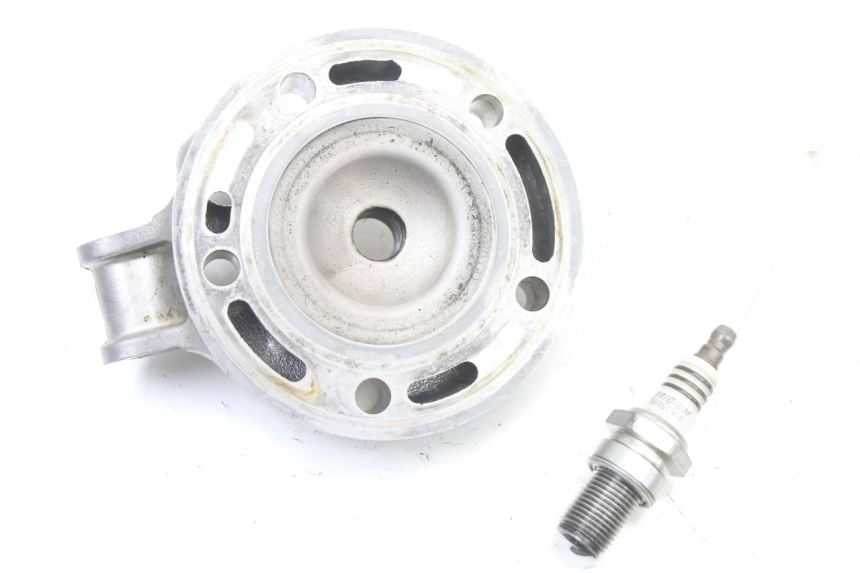photo de GŁOWICA CYLINDRÓW YAMAHA YZ 125 (2006 - 2016) - Zbliżenie techniczne