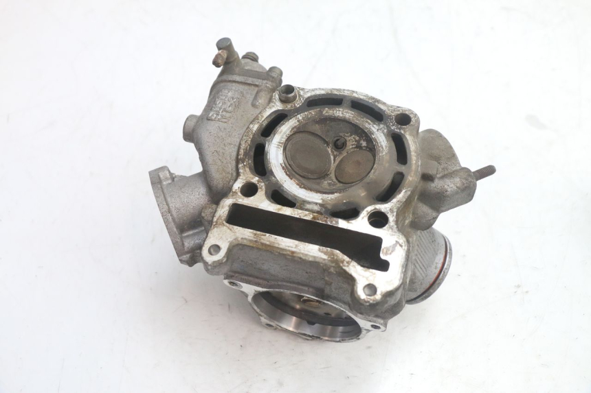 photo de GŁOWICA CYLINDRÓW YAMAHA YP MAJESTY 125 (1998 - 2001) - Inny kąt widzenia