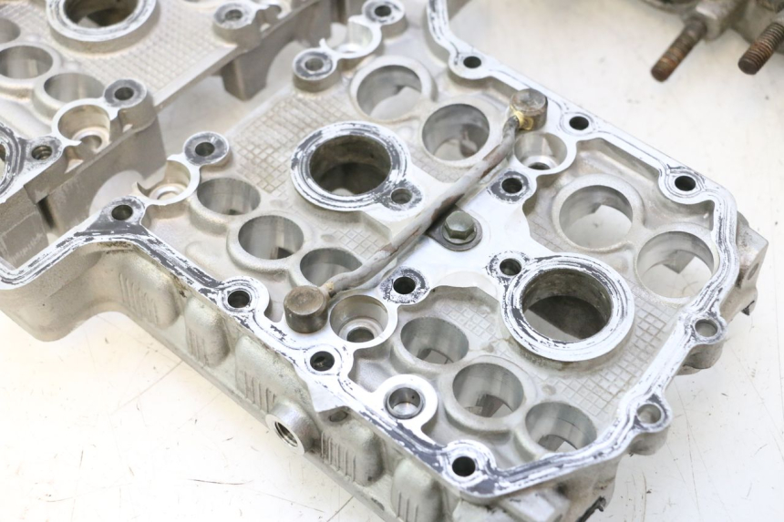 photo de GŁOWICA YAMAHA YZF R GENESIS 750 (1993 - 1998) - Struktura - zbliżenie