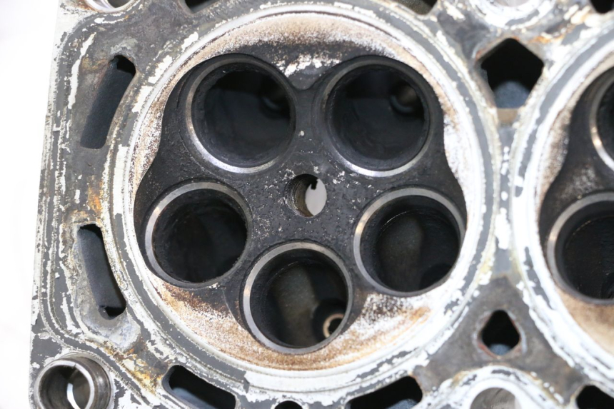 photo de GŁOWICA YAMAHA YZF R GENESIS 750 (1993 - 1998) - Widok główny