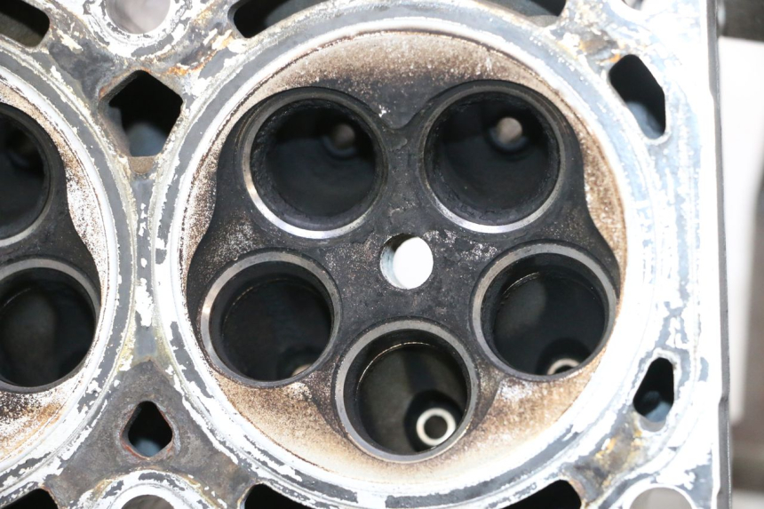 photo de GŁOWICA YAMAHA YZF R GENESIS 750 (1993 - 1998) - Szczegół części
