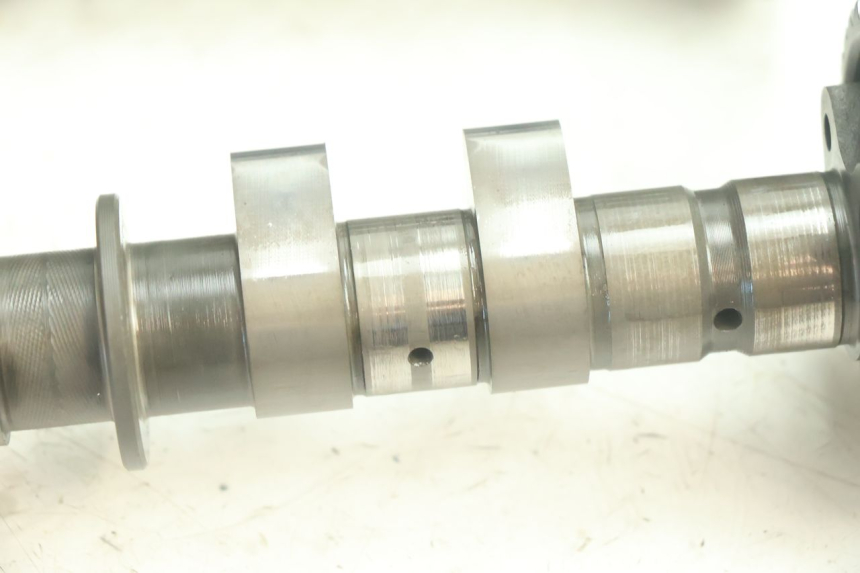 photo de GŁOWICA CYLINDRA YAMAHA YZF R6 600 (2008 - 2009) - Zbliżenie komponentów