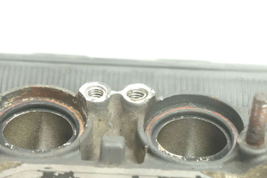 photo de GŁOWICA CYLINDRA YAMAHA YZF R6 600 (2008 - 2009) - Zbliżenie techniczne