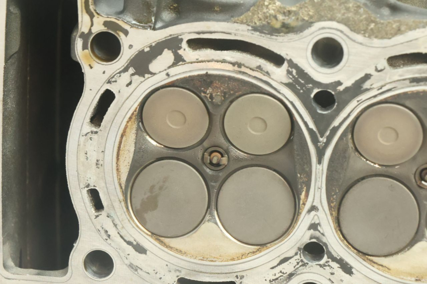 photo de GŁOWICA CYLINDRA YAMAHA YZF R6 600 (2008 - 2009) - Widok ogólny
