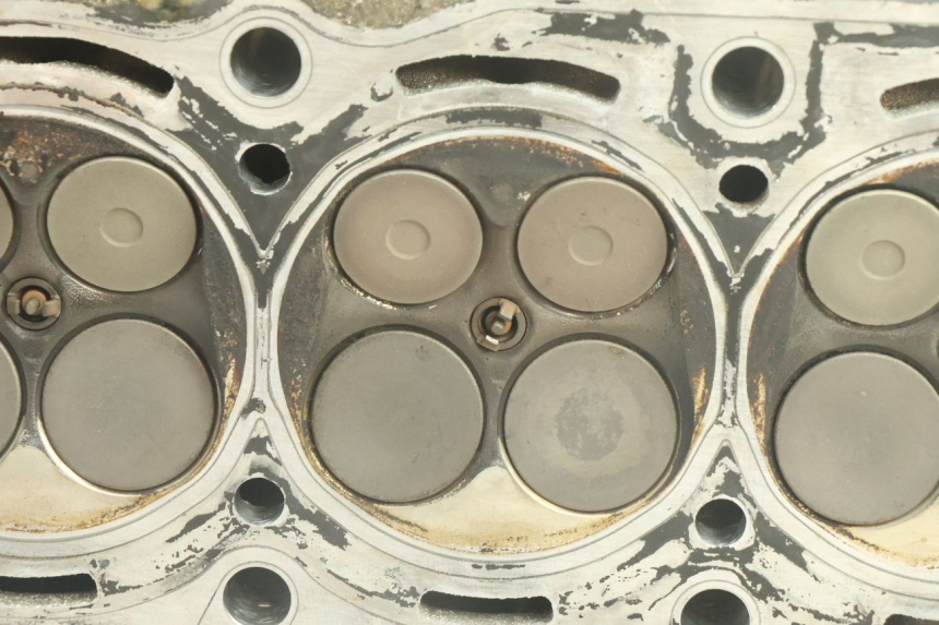 photo de GŁOWICA CYLINDRA YAMAHA YZF R6 600 (2008 - 2009) - Punkty mocowania