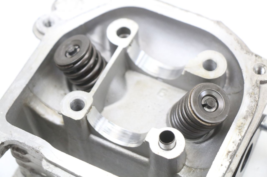 photo de GŁOWICA CYLINDRA UNIVERSAL BIKE ZN50QT-11B 50 (2018 - 2021) - Zbliżenie komponentów