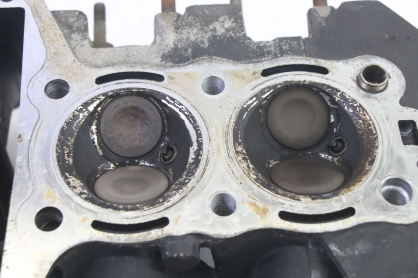 photo de GŁOWICA CYLINDRÓW KAWASAKI ZR 7 750 (1999 - 2004) - Zbliżenie komponentów