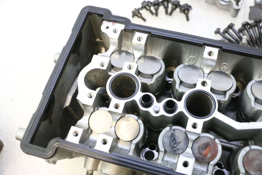 photo de GŁOWICA CYLINDRA KAWASAKI ZX-6R ZX6R 600 (2000 - 2002) - Szczegół części