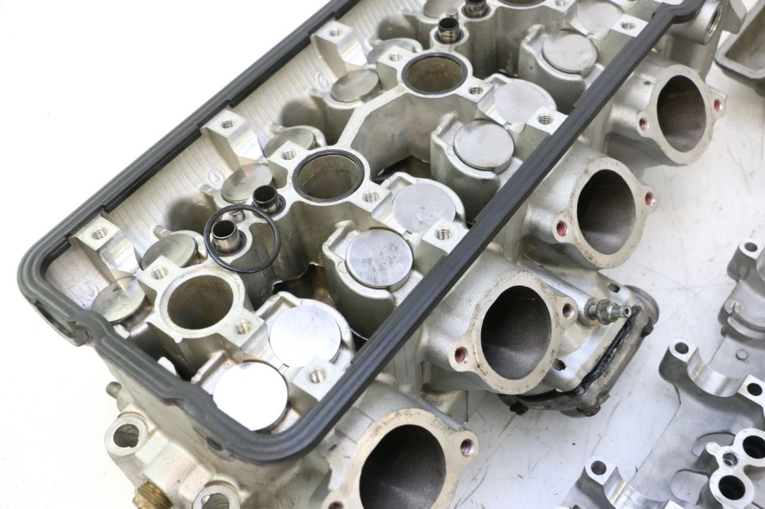 photo de GŁOWICA CYLINDRA KAWASAKI ZX-6R ZX6R 600 (2000 - 2002) - Zoom stanu zużycia