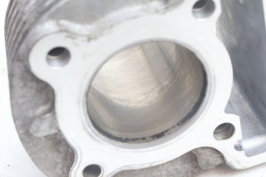 photo de CYLINDER YAMAHA BW'S BWS 125 (2010 - 2013) - Inny kąt widzenia