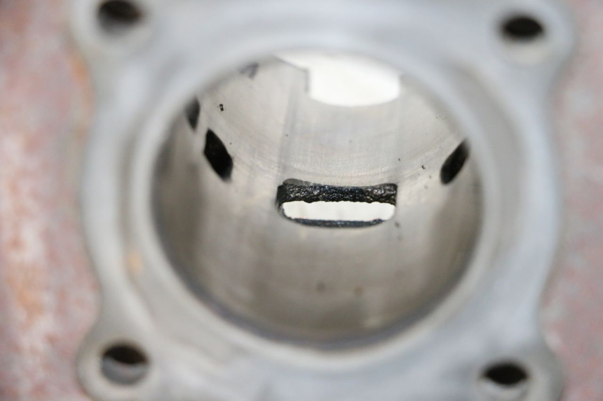 photo de CYLINDER PEUGEOT KISBEE 2T 50 (2010 - 2017) - Zoom stanu zużycia