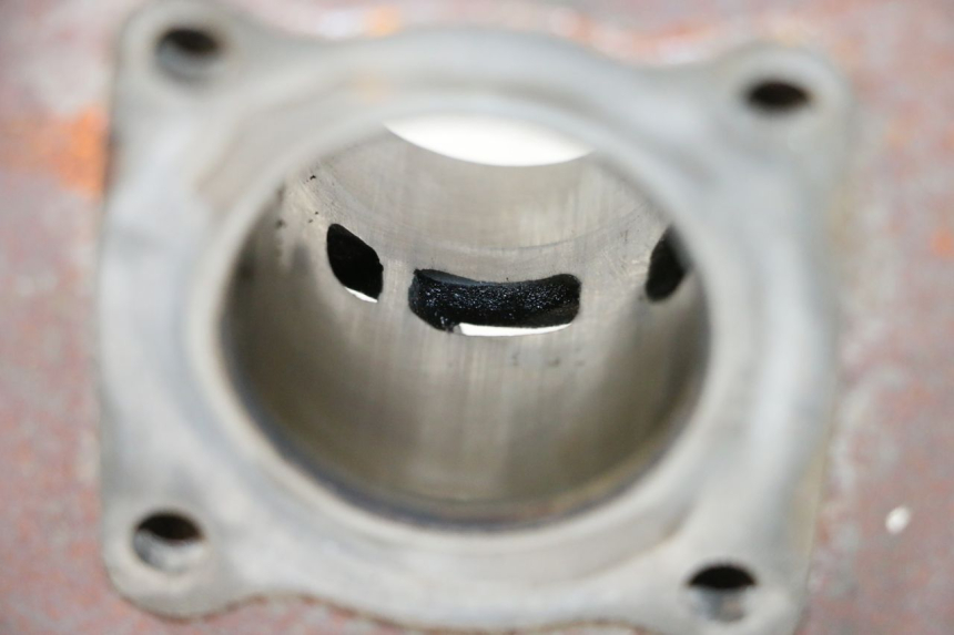 photo de CYLINDER PEUGEOT KISBEE 2T 50 (2010 - 2017) - Inny kąt widzenia