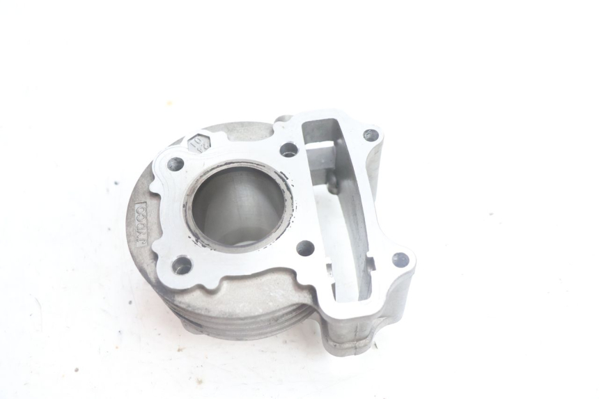 photo de CYLINDER PEUGEOT KISBEE 4T 50 (2010 - 2017) - Szczegół części