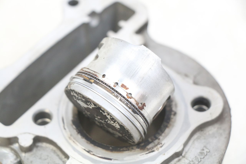 photo de CYLINDER TŁOK KYMCO AGILITY 16+ 4T 50 (2018 - 2023) - Zbliżenie komponentów