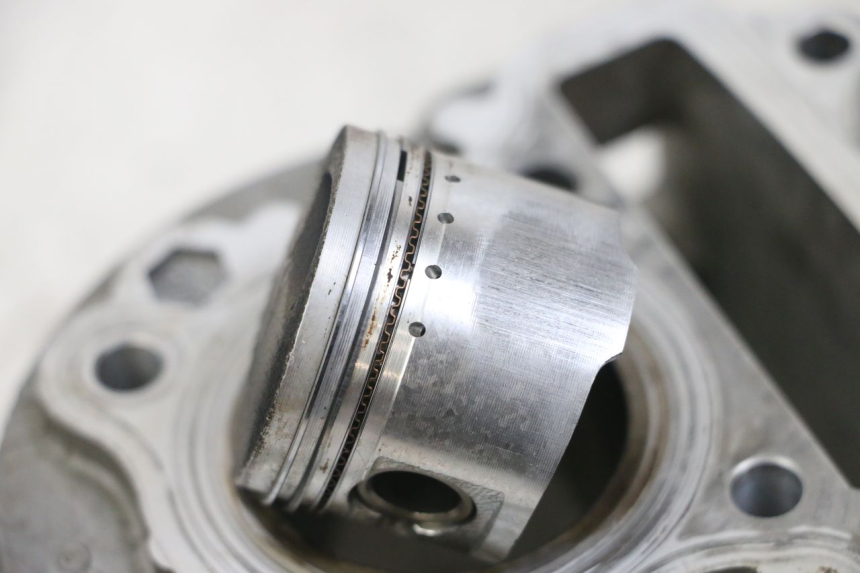 photo de CYLINDER TŁOK KYMCO AGILITY 4T 50 (2018 - 2022) - Zbliżenie komponentów