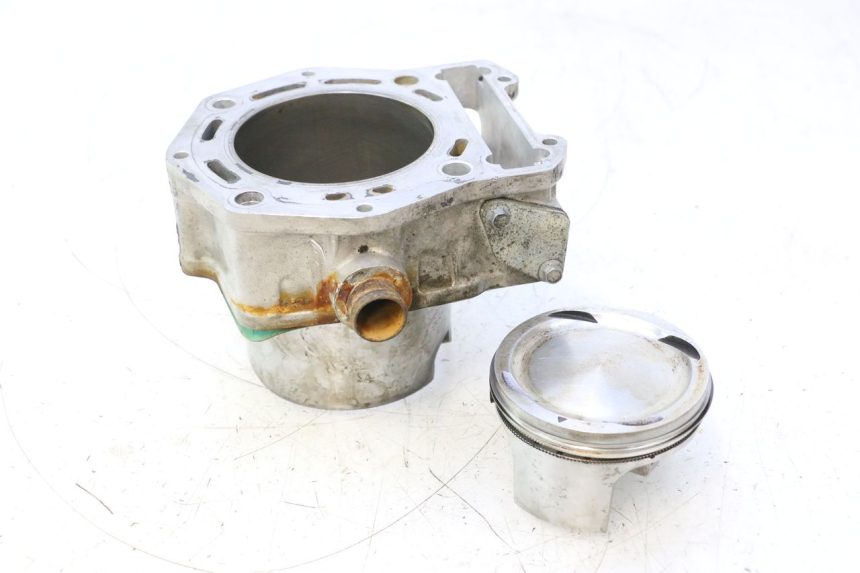 photo de PRZEDNI TŁOK CYLINDRA GILERA GP 800 (2007 - 2013) - Widok z bliska
