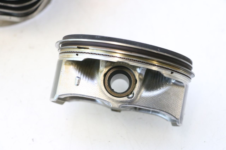 photo de PRZEDNI TŁOK CYLINDRA HARLEY DAVIDSON ROAD GLIDE FLTRXSE 1920 (2018 - 2022) - Alternatywny kąt