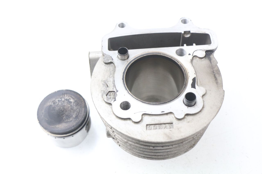photo de CYLINDER TŁOK JONWAY AZTRAL 125 (2008 - 2017) - Zbliżenie komponentów