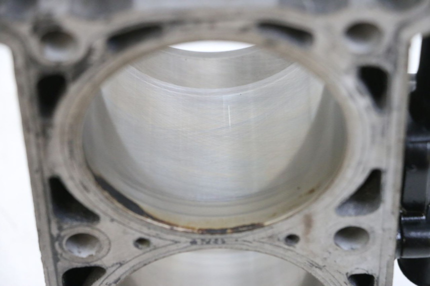 photo de CYLINDER TŁOK MV AGUSTA BRUTALE R WALLY 910 (2008 - 2008) - Zbliżenie komponentów