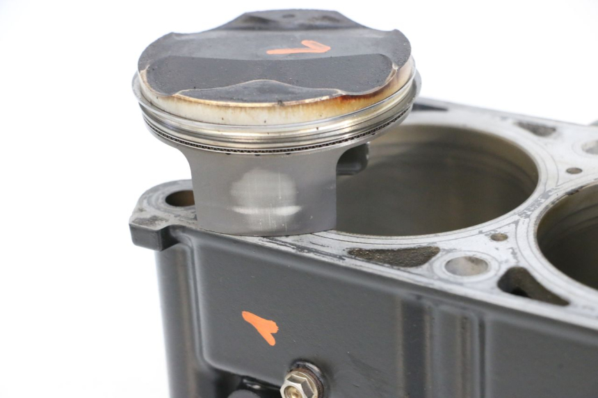 photo de CYLINDER TŁOK MV AGUSTA BRUTALE R WALLY 910 (2008 - 2008) - Punkty mocowania