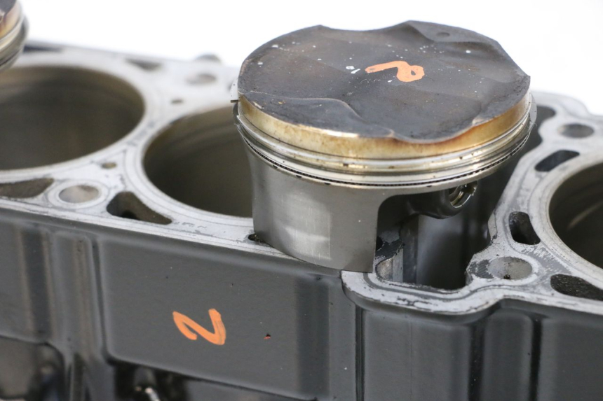 photo de CYLINDER TŁOK MV AGUSTA BRUTALE R WALLY 910 (2008 - 2008) - Stan powierzchni