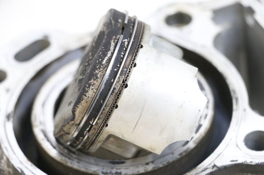 photo de CYLINDER TŁOK SUZUKI BURGMAN 125 (2007 - 2014) - Zbliżenie komponentów