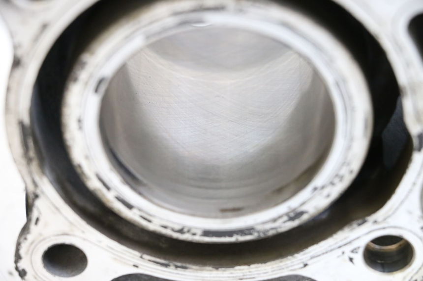 photo de CYLINDER TŁOK SUZUKI BURGMAN 125 (2007 - 2014) - Zoom stanu zużycia