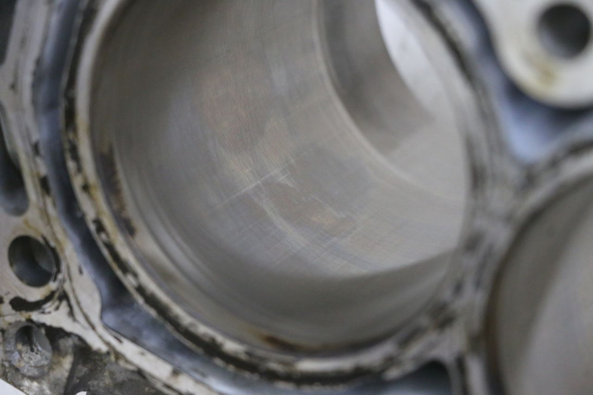 photo de CYLINDER TŁOK SUZUKI BURGMAN 650 (2013 - 2020) - Struktura - zbliżenie