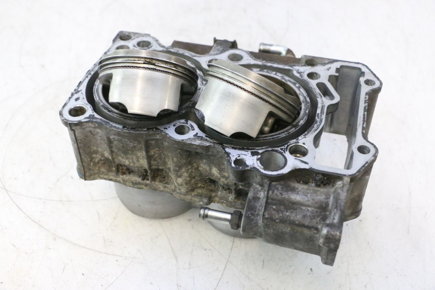 photo de TŁOK CYLINDRA SUZUKI BURGMAN EXECUTIVE ABS 650 (2006 - 2012) - Kontrola wizualna
