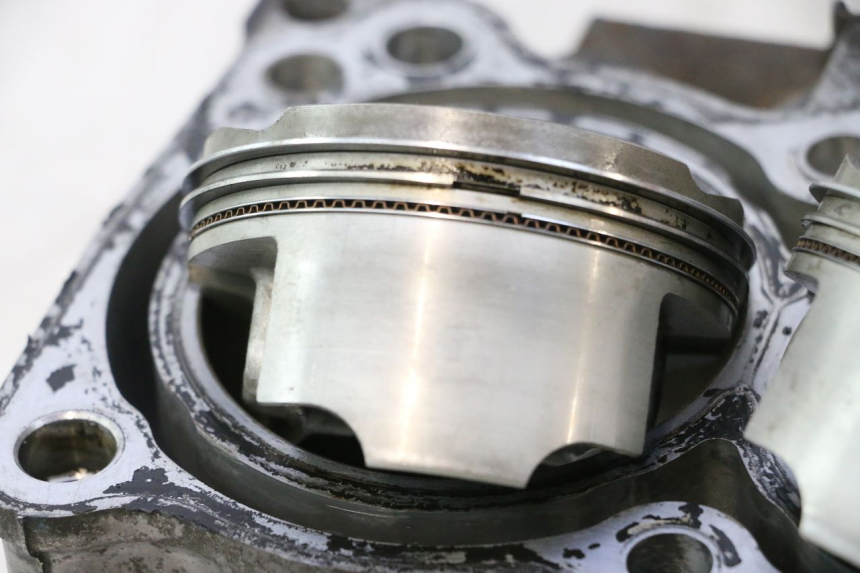 photo de TŁOK CYLINDRA SUZUKI BURGMAN EXECUTIVE ABS 650 (2006 - 2012) - Alternatywny kąt