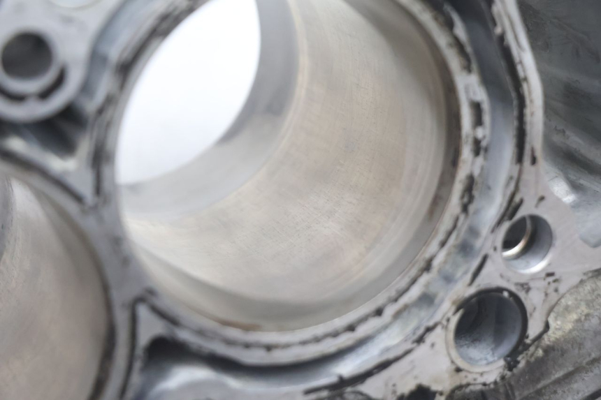 photo de TŁOK CYLINDRA SUZUKI BURGMAN EXECUTIVE ABS 650 (2006 - 2012) - Alternatywny kąt