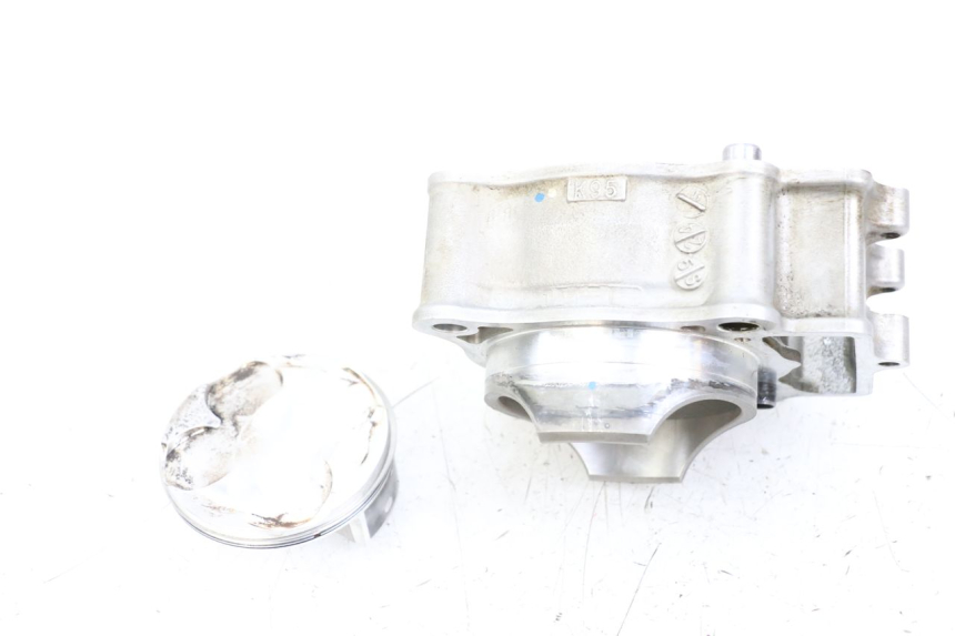 photo de CYLINDER TŁOK HONDA CRF R 250 (2020 - 2021) - Struktura - zbliżenie