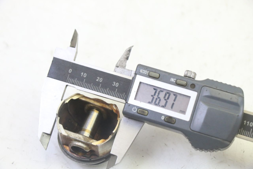 photo de CYLINDER TŁOK SYM CROX 4T 50 (2016 - 2023) - Struktura - zbliżenie