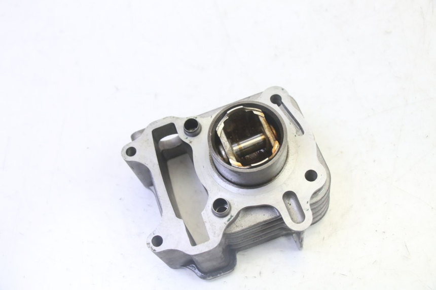 photo de CYLINDER TŁOK SYM CROX 4T 50 (2016 - 2023) - Inny kąt widzenia