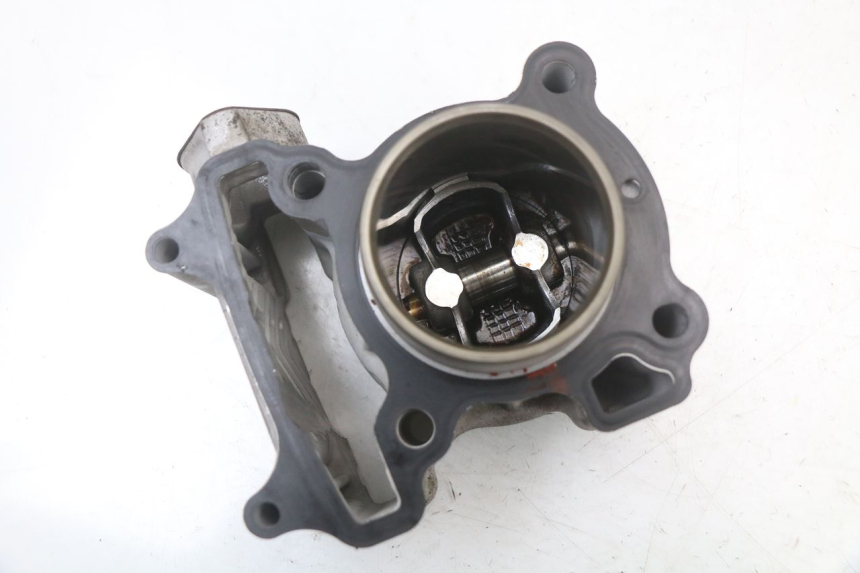 photo de CYLINDER TŁOK KYMCO DINK STREET 125 (2009 - 2014) - Zbliżenie techniczne