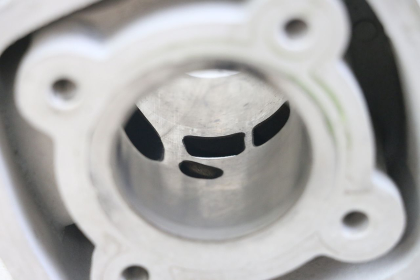 photo de CYLINDER TŁOK GILERA DNA 50 (2000 - 2007) - Zbliżenie techniczne