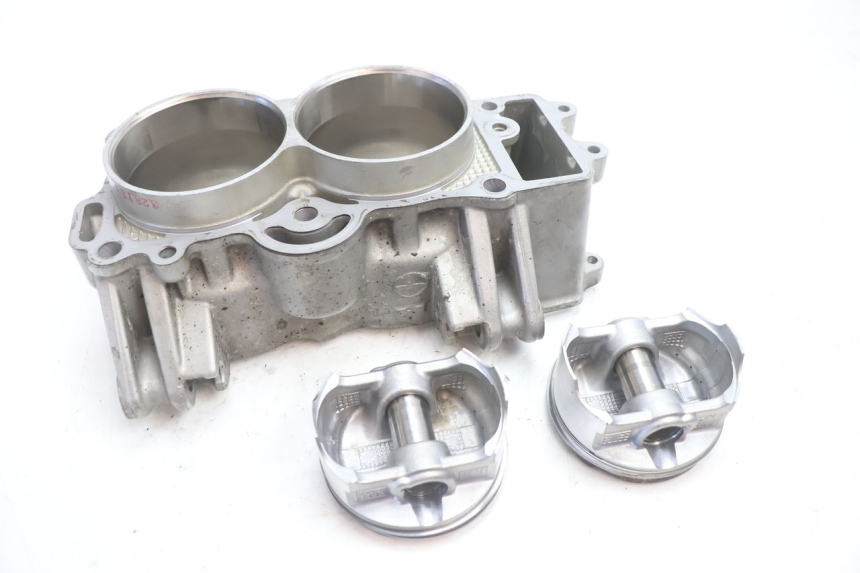 photo de TŁOK CYLINDRA KAWASAKI ER-6 ER6 N 650 (2005 - 2009) - Zbliżenie techniczne