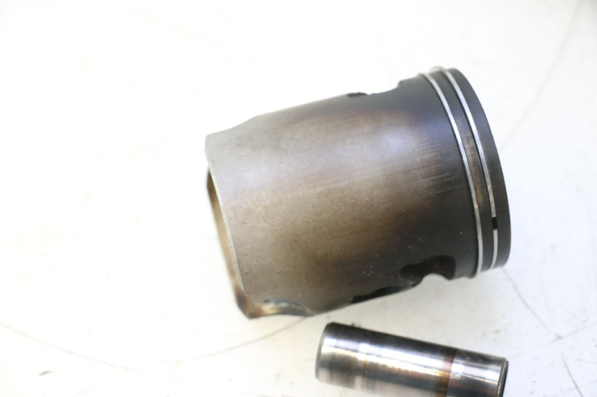 photo de TŁOK CYLINDRA HONDA FES PANTHEON 2T 125 (1998 - 2002) - Widok główny