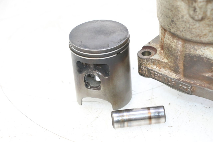 photo de TŁOK CYLINDRA HONDA FES PANTHEON 2T 125 (1998 - 2002) - Inny kąt widzenia