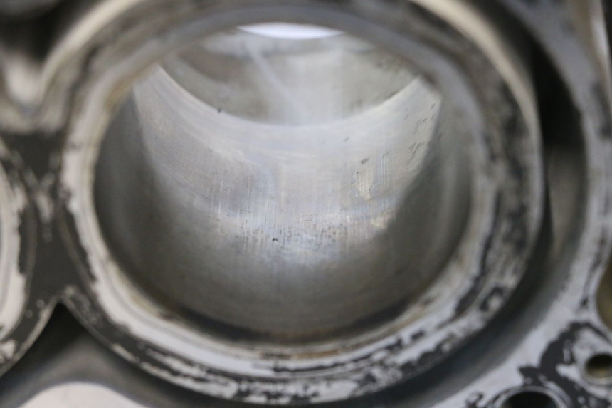 photo de CYLINDER TŁOK HONDA FJS SILVER WING SILVERWING 400 (2005 - 2008) - Struktura - zbliżenie