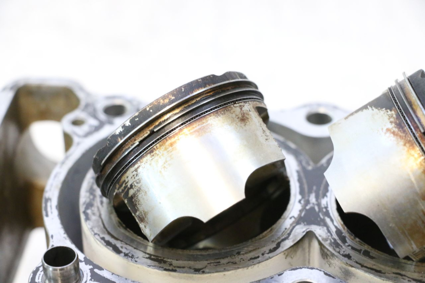 photo de CYLINDER TŁOK HONDA FJS SILVER WING SILVERWING 400 (2005 - 2008) - Widok profilu