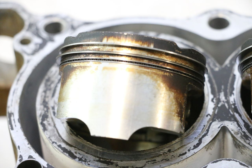 photo de CYLINDER TŁOK HONDA FJS SILVER WING SILVERWING 400 (2005 - 2008) - Zoom stanu zużycia