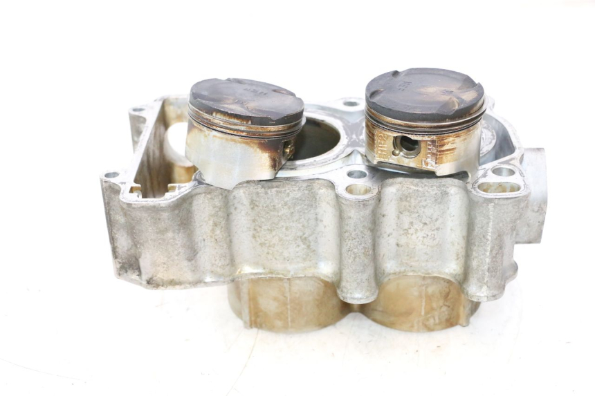 photo de CYLINDER TŁOK HONDA FJS SILVER WING SILVERWING 400 (2005 - 2008) - Zbliżenie techniczne