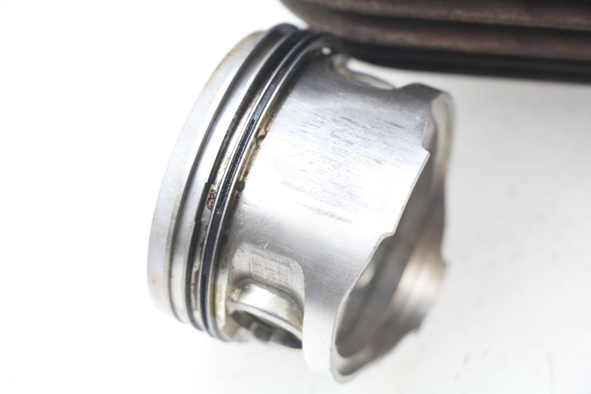 photo de CYLINDER TŁOK PIAGGIO FLY 125 (2005 - 2012) - Struktura - zbliżenie