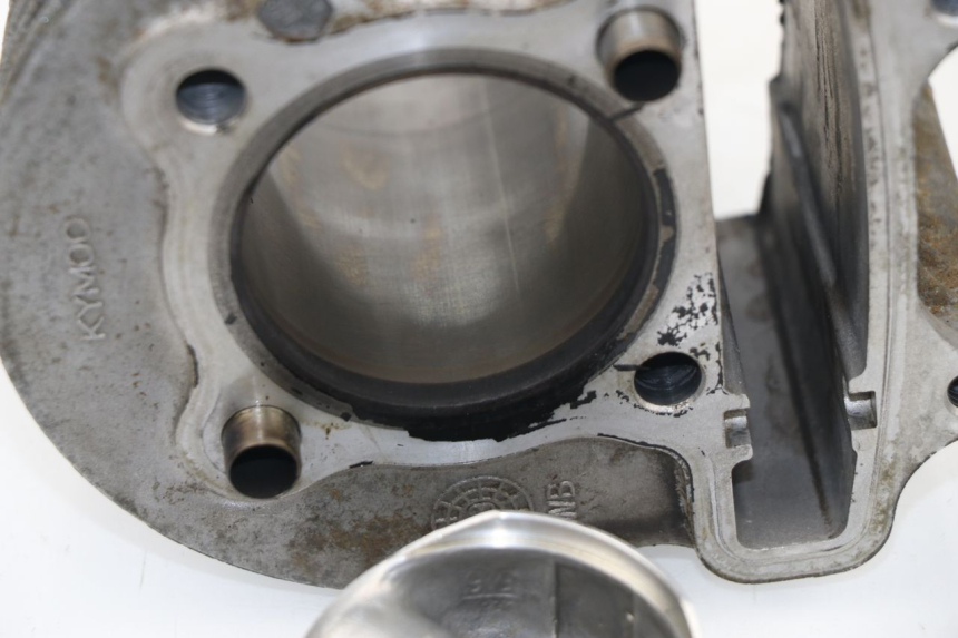 photo de CYLINDER TŁOK REVATTO FUTURA GT 125 (2006 - 2008) - Inny kąt widzenia