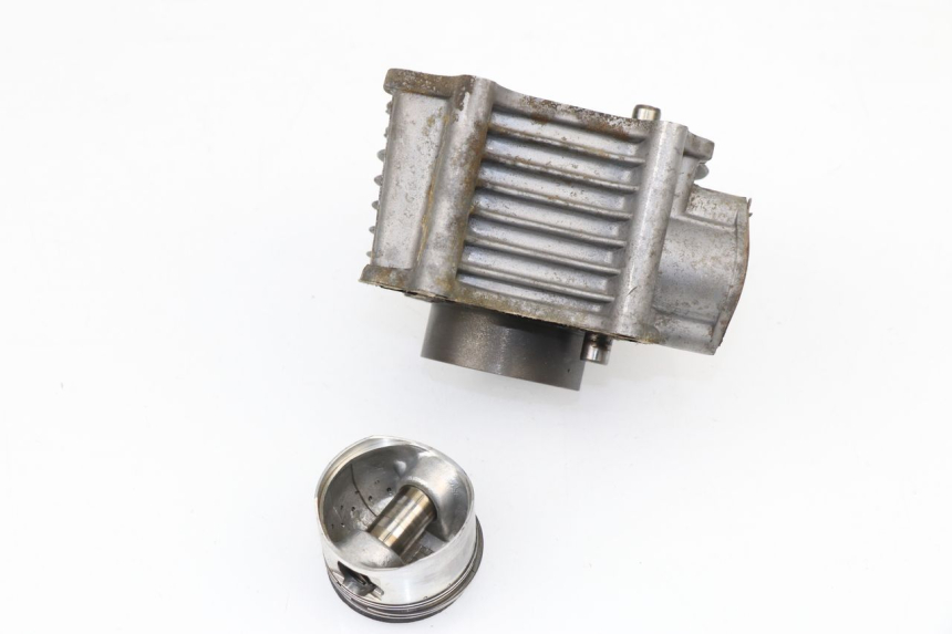 photo de CYLINDER TŁOK REVATTO FUTURA GT 125 (2006 - 2008) - Stan powierzchni