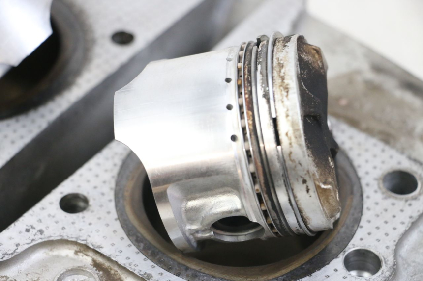 photo de CYLINDER TŁOK SUZUKI GSX E 250 (1982 - 1983) - Zoom jakości