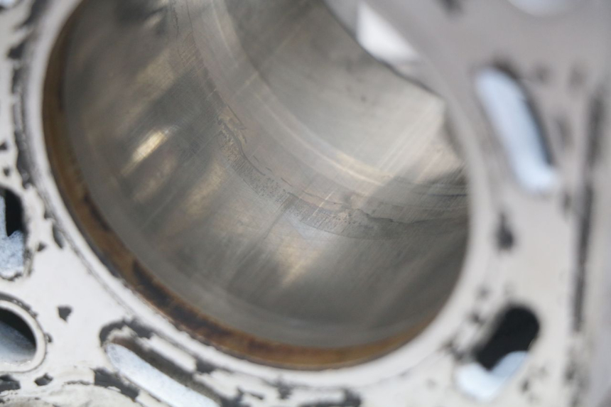 photo de CYLINDER TŁOK SUZUKI GSX-R GSXR 600 (2001 - 2003) - Zoom stanu zużycia