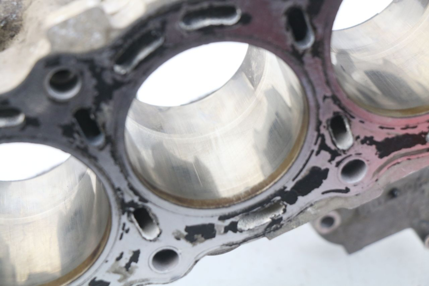 photo de CYLINDER TŁOK SUZUKI GSX-R GSXR 600 (2001 - 2003) - Zbliżenie techniczne